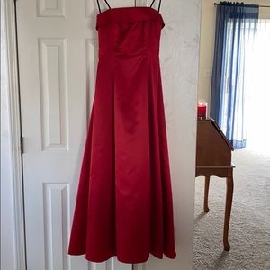 Beautiful red strapless prom dress